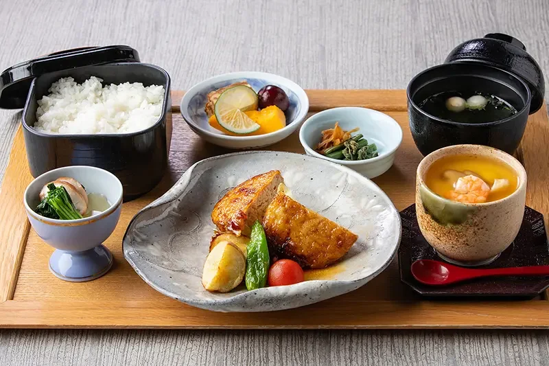 新玉ねぎの肉詰め 山椒香る照り焼き御膳 