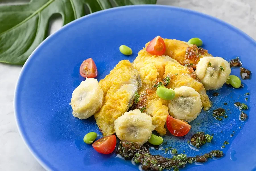 白身魚のポワレ カレー風味 バルサミコソース バナナフリット添え